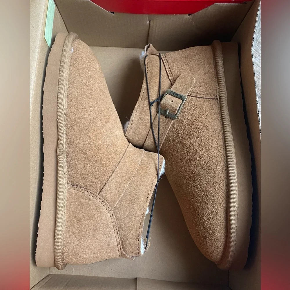 Woman’s Pawz by Bearpaw suede boot - Picture 5 of 6